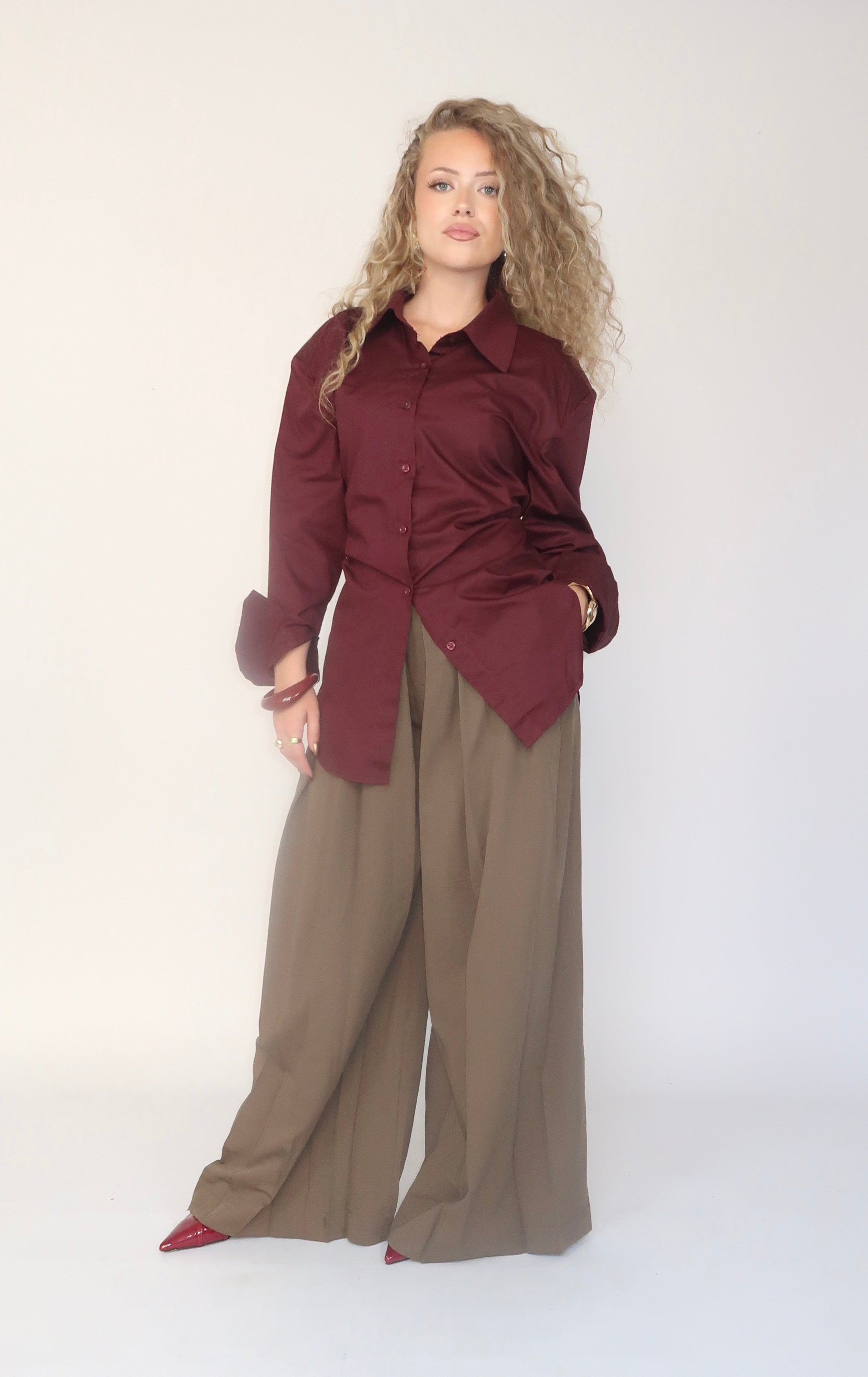 Chemise longue ceinturée avec épaulettes - Bordeaux