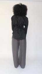 Chemise longue ceinturée avec épaulettes noire