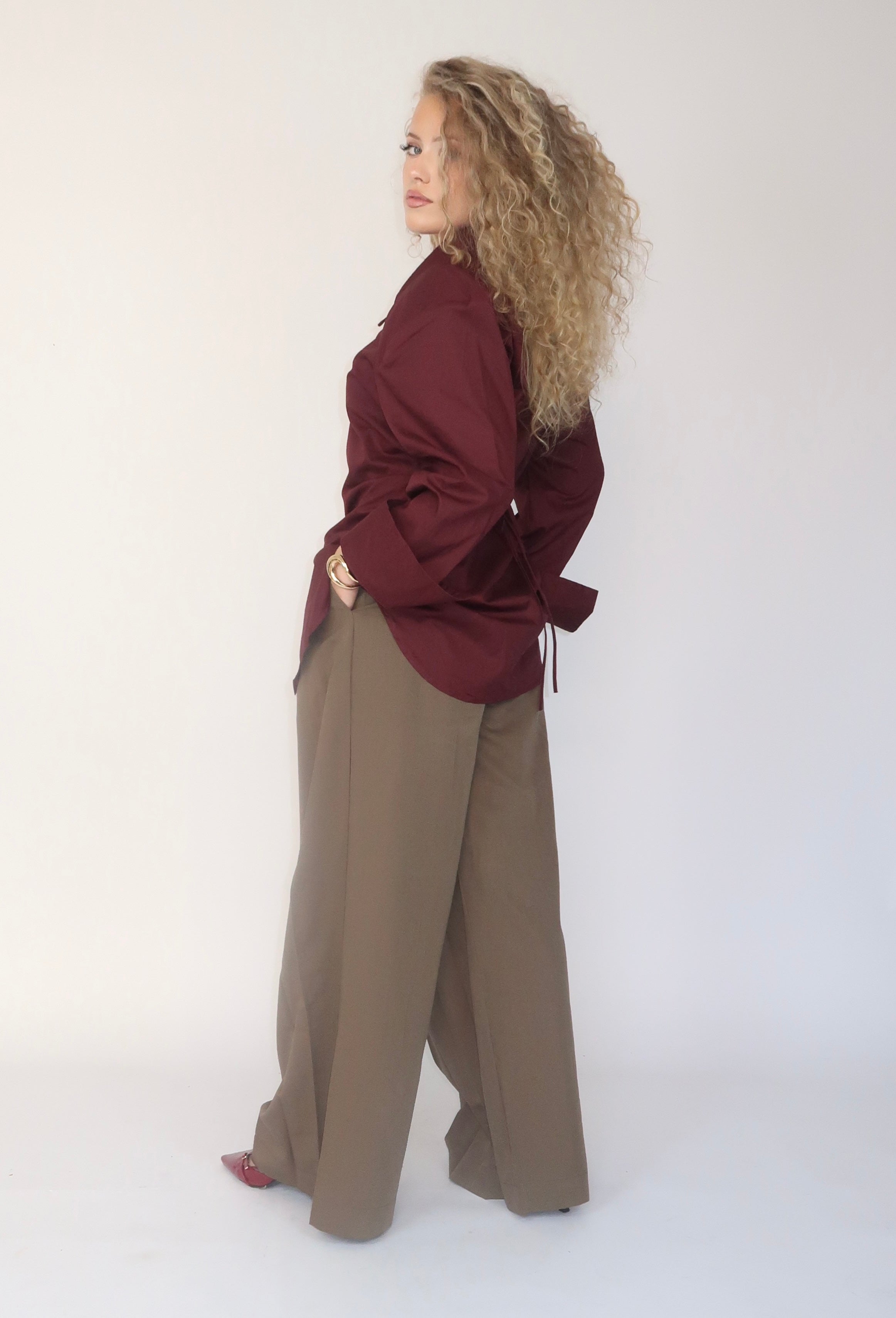 Chemise longue ceinturée avec épaulettes - Bordeaux