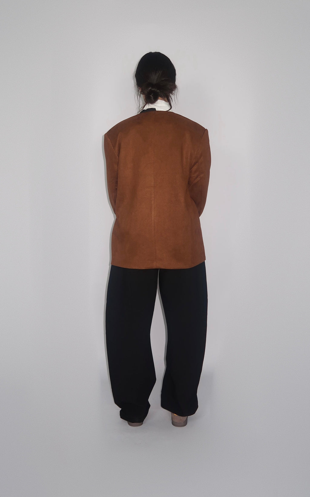 Veste en suédine camel – Coupe droite chic