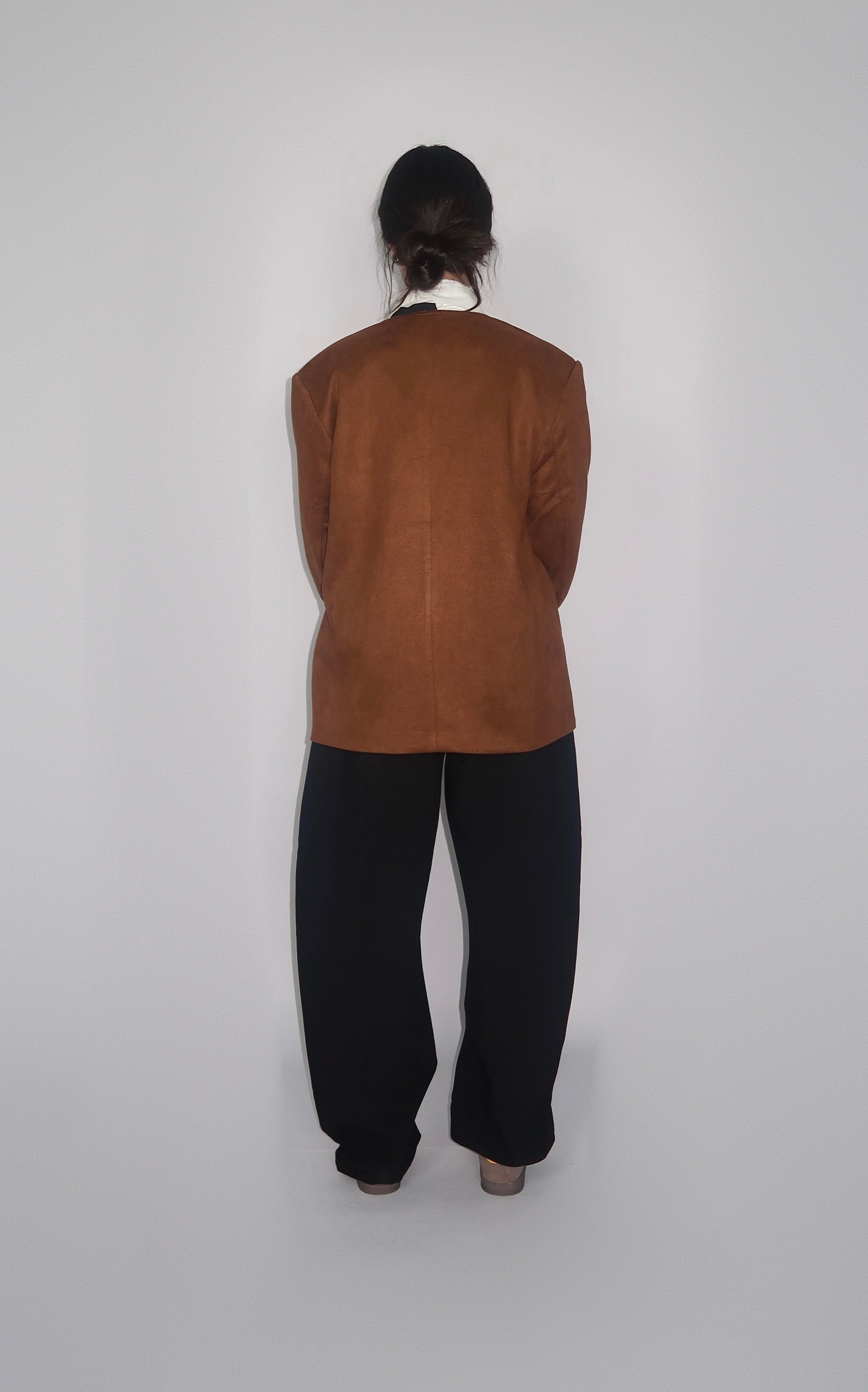 Veste en suédine camel – Coupe droite chic