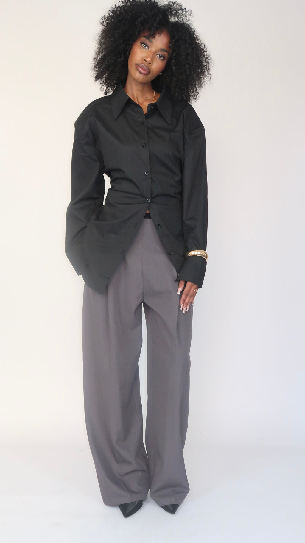 Chemise longue ceinturée avec épaulettes noire