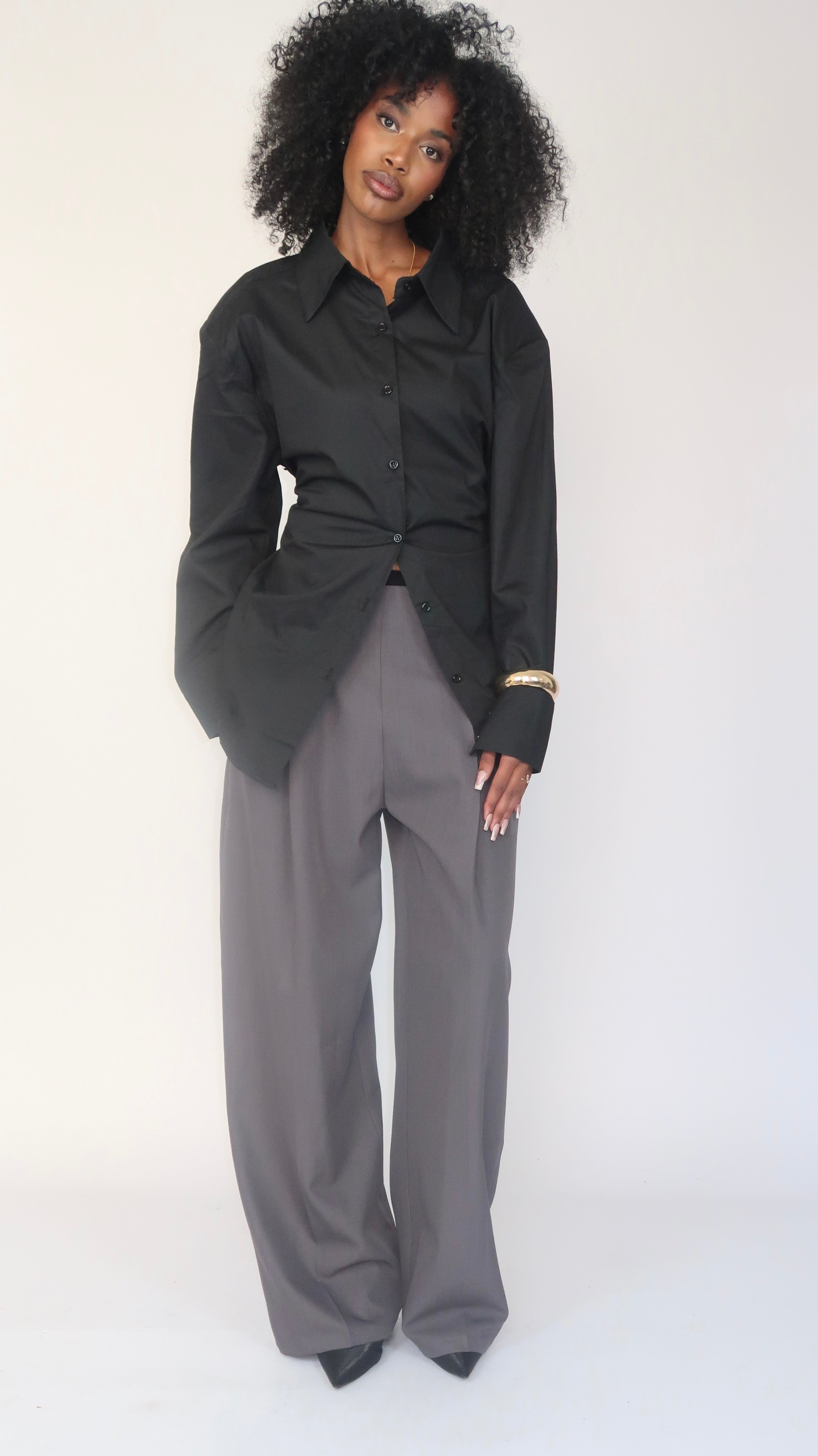 Chemise longue ceinturée avec épaulettes noire