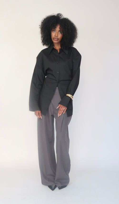 Chemise longue ceinturée avec épaulettes noire